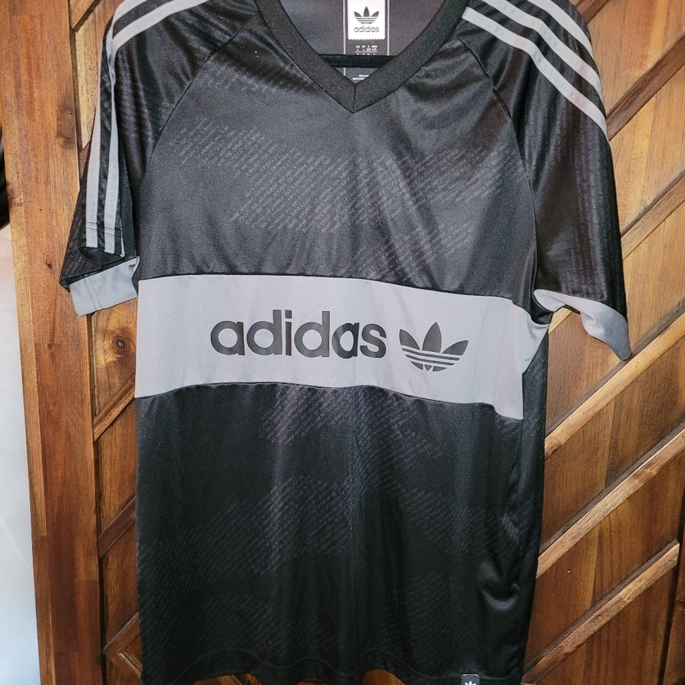 Adidas short sleeve shirt size L